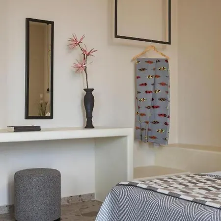Exquisite Santorini | 1 Bedroom | Kurosaki | Breathtaking Sea Views And Outdoor Heated Pool | Imerovigli Villa Vourvoúlos