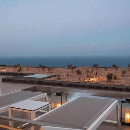 Exquisite Santorini | 1 Bedroom | Kurosaki | Breathtaking Sea Views And Outdoor Heated Pool | Imerovigli Vourvoúlos