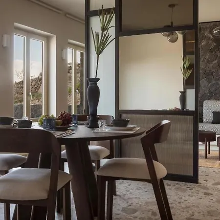 Exquisite Santorini | 1 Bedroom | Kurosaki | Breathtaking Sea Views And Outdoor Heated Pool | Imerovigli Βίλα *