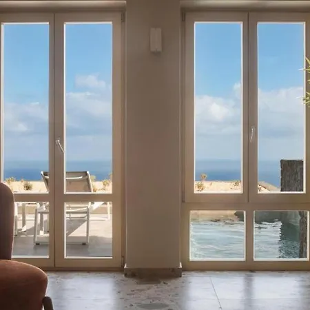 Exquisite Santorini | 1 Bedroom | Kurosaki | Breathtaking Sea Views And Outdoor Heated Pool | Imerovigli Βούρβουλος