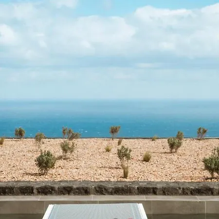 Exquisite Santorini | 1 Bedroom | Kurosaki | Breathtaking Sea Views And Outdoor Heated Pool | Imerovigli Βίλα Βούρβουλος